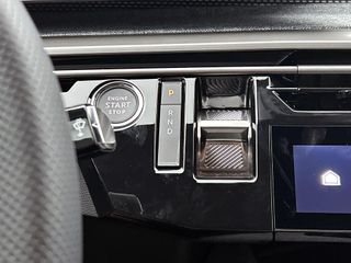 Peugeot e-5008