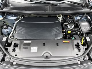 Peugeot e-5008