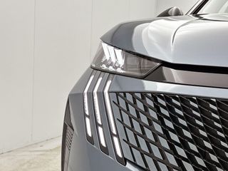 Peugeot e-5008
