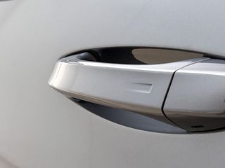 Peugeot e-5008