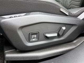 Peugeot e-5008