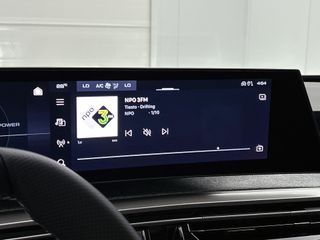 Peugeot e-5008