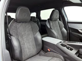 Peugeot e-5008