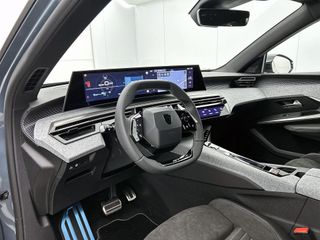 Peugeot e-5008