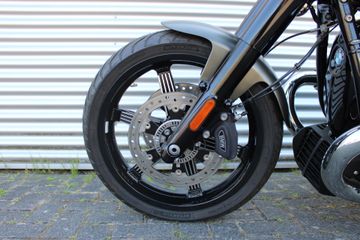 BMW R 18