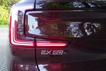 Volvo EX90