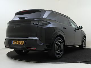 Peugeot e-5008