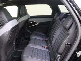 Peugeot e-5008