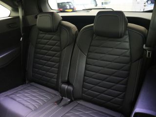 Peugeot e-5008