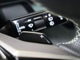 Peugeot e-5008