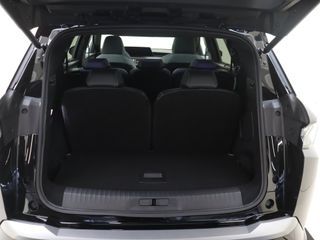 Peugeot e-5008