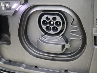 Peugeot e-5008