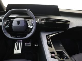 Peugeot e-5008