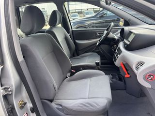 Nissan Almera Tino