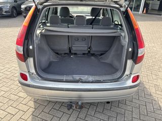 Nissan Almera Tino
