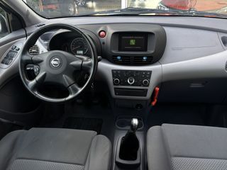 Nissan Almera Tino