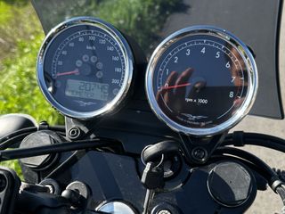 Moto Guzzi V7