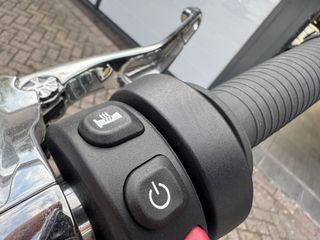 BMW R 18