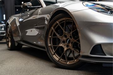 Aston Martin V12 Vanquish