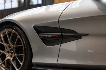 Aston Martin V12 Vanquish