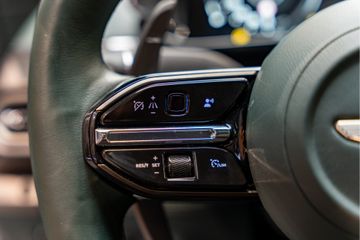 Aston Martin V12 Vanquish