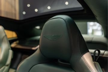 Aston Martin V12 Vanquish