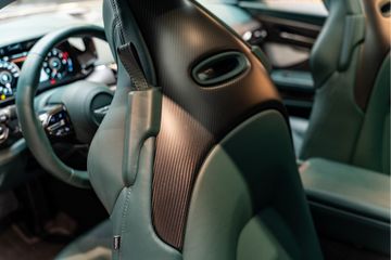 Aston Martin V12 Vanquish