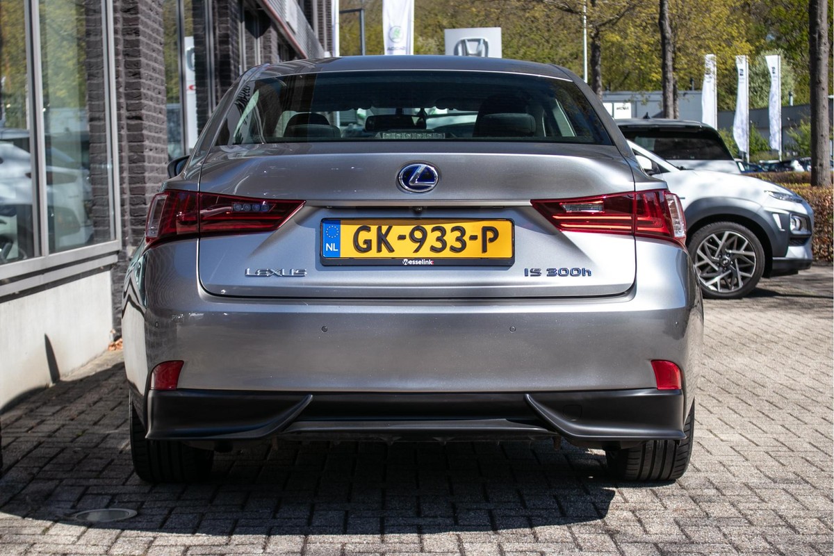 Lexus IS