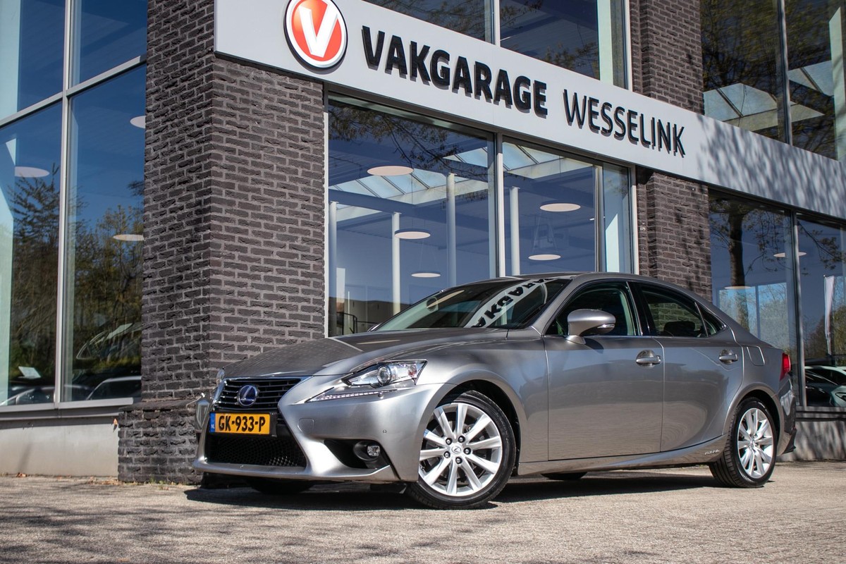Lexus IS