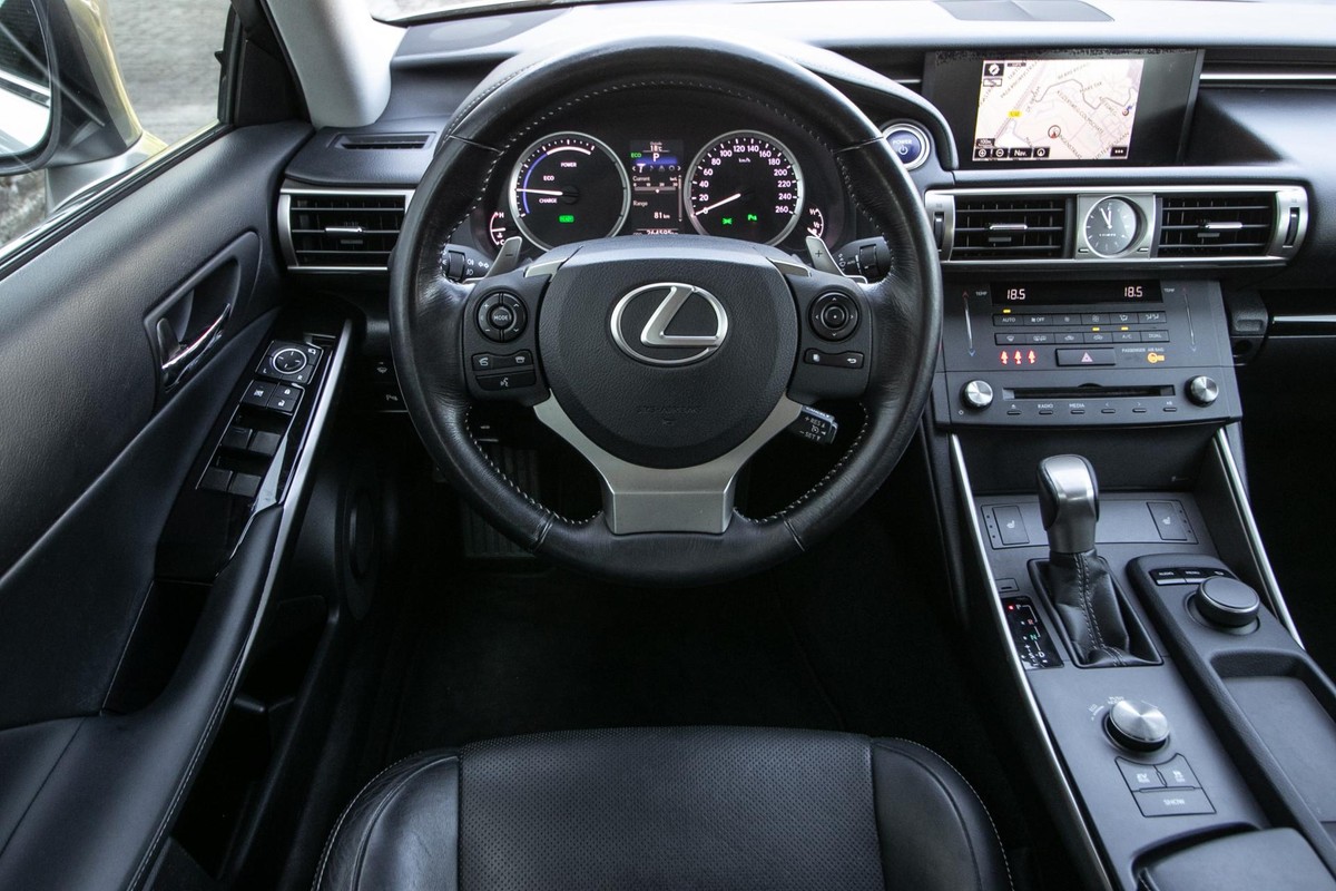 Lexus IS