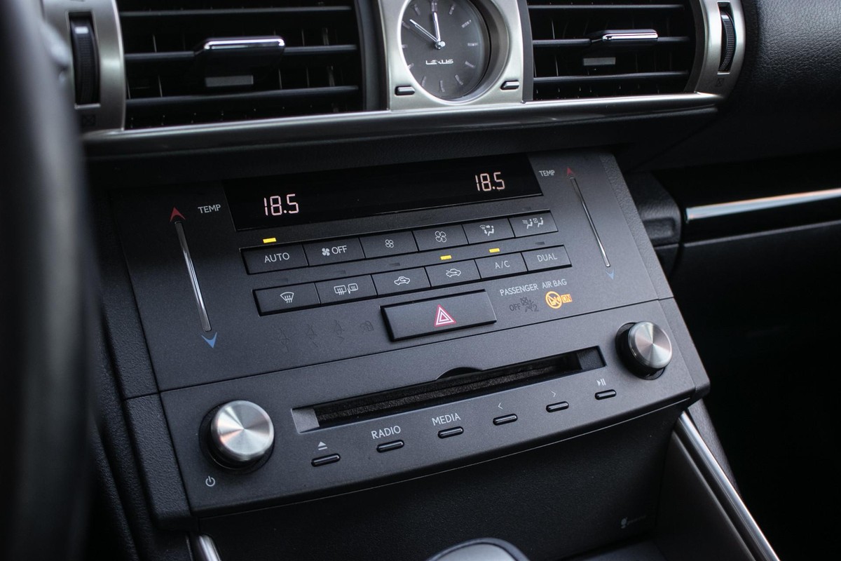 Lexus IS