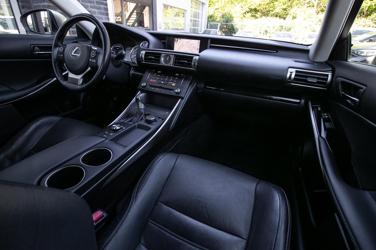 Lexus IS