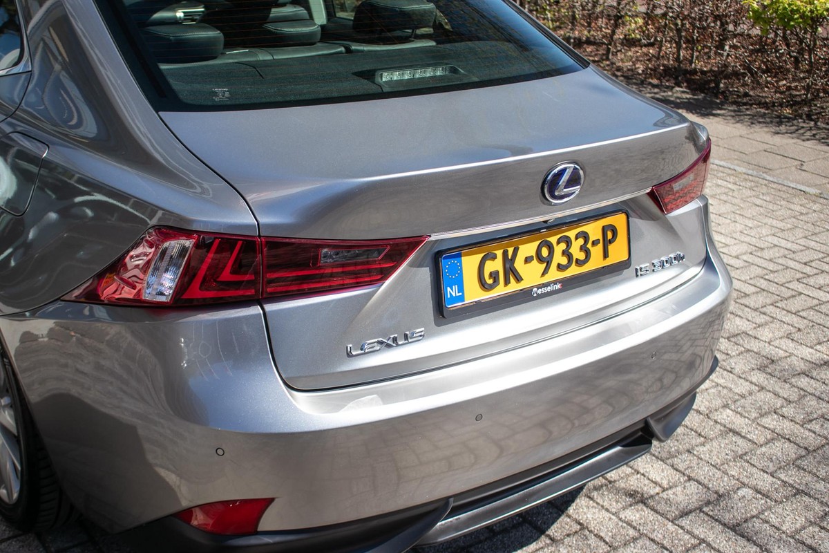 Lexus IS