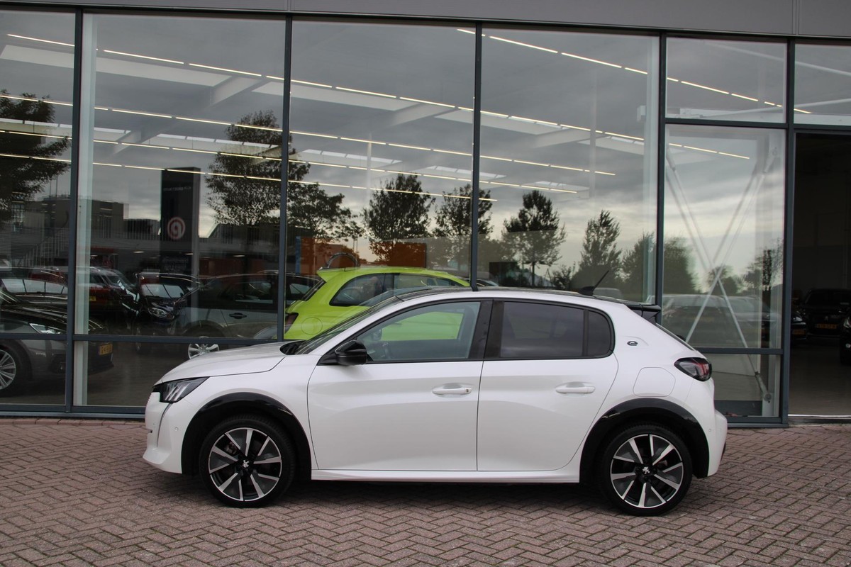 Peugeot e-208