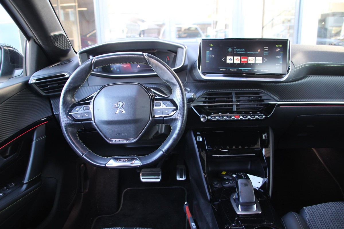 Peugeot e-208