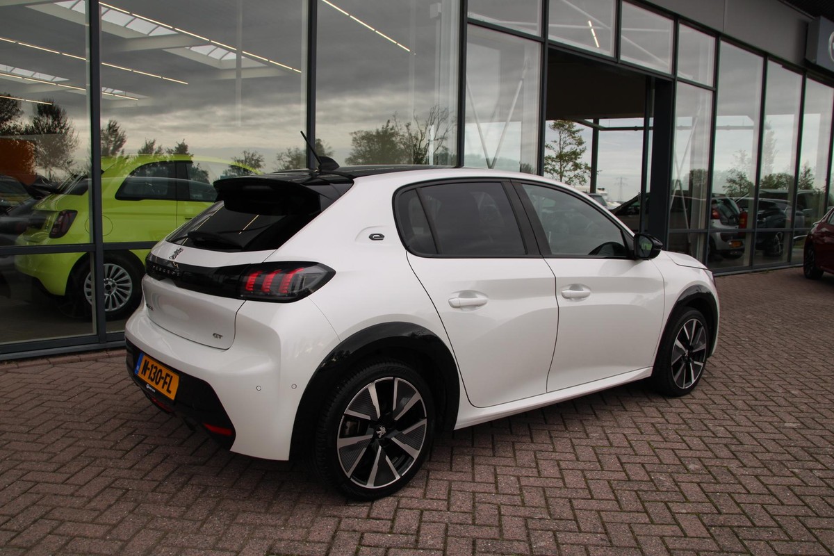Peugeot e-208