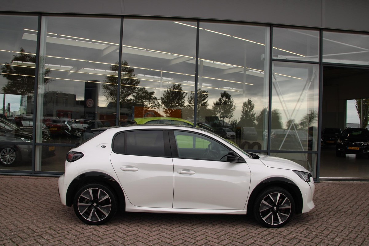 Peugeot e-208