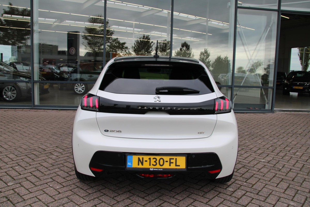 Peugeot e-208
