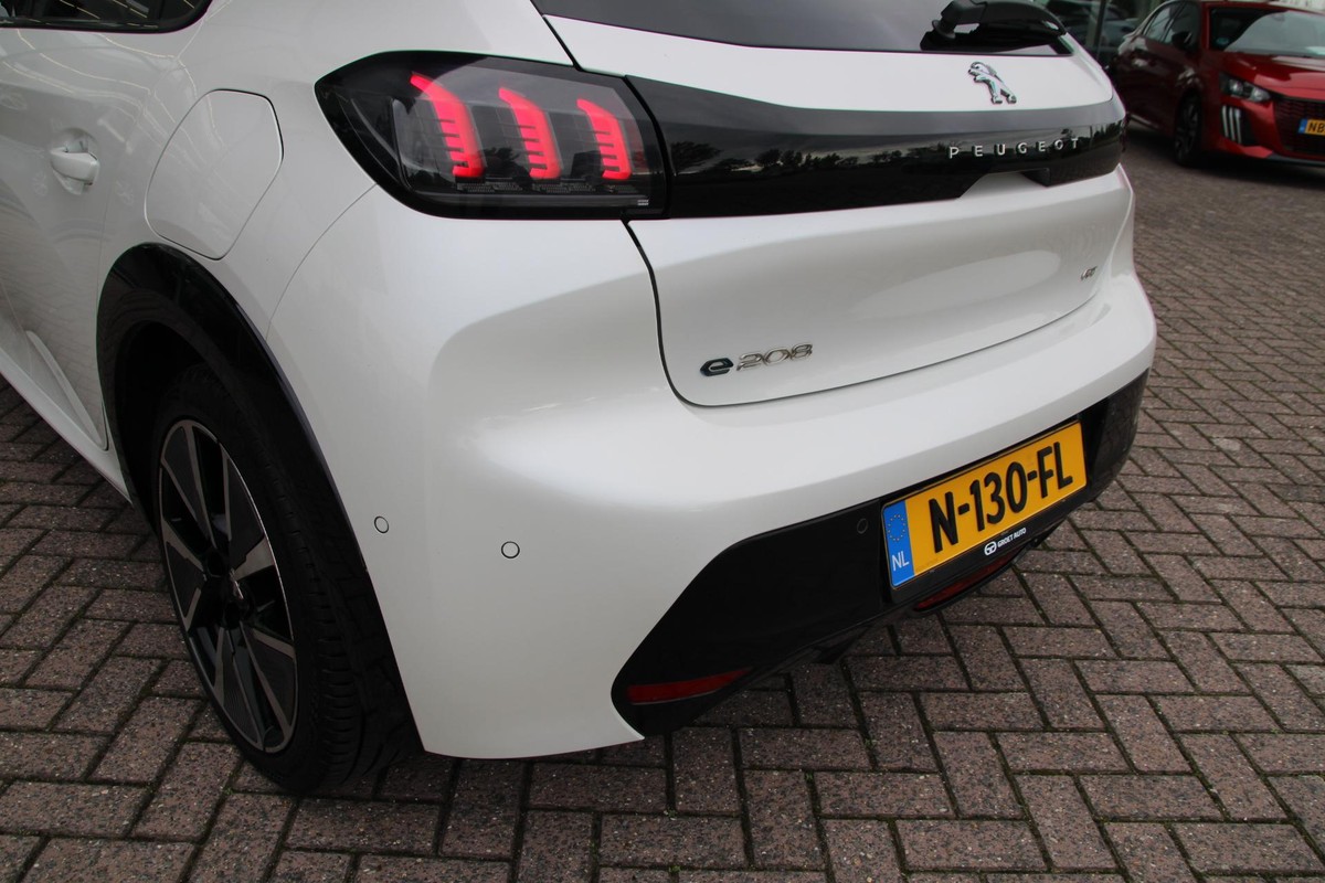 Peugeot e-208