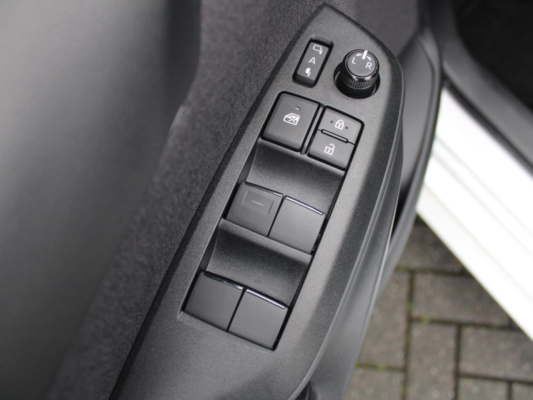 Mazda 2 Hybrid
