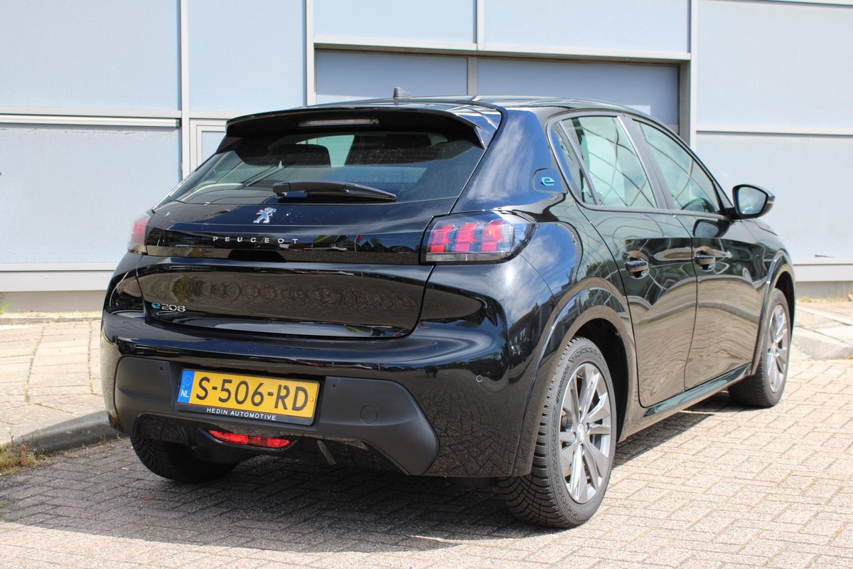 Peugeot e-208