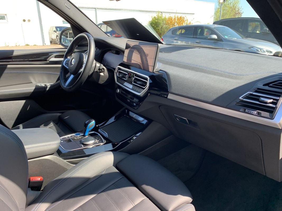 BMW iX3
