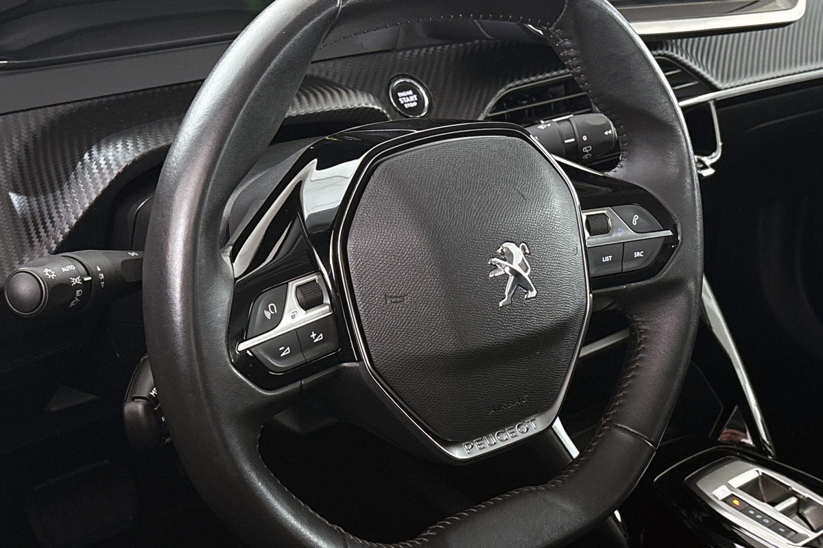 Peugeot e-2008