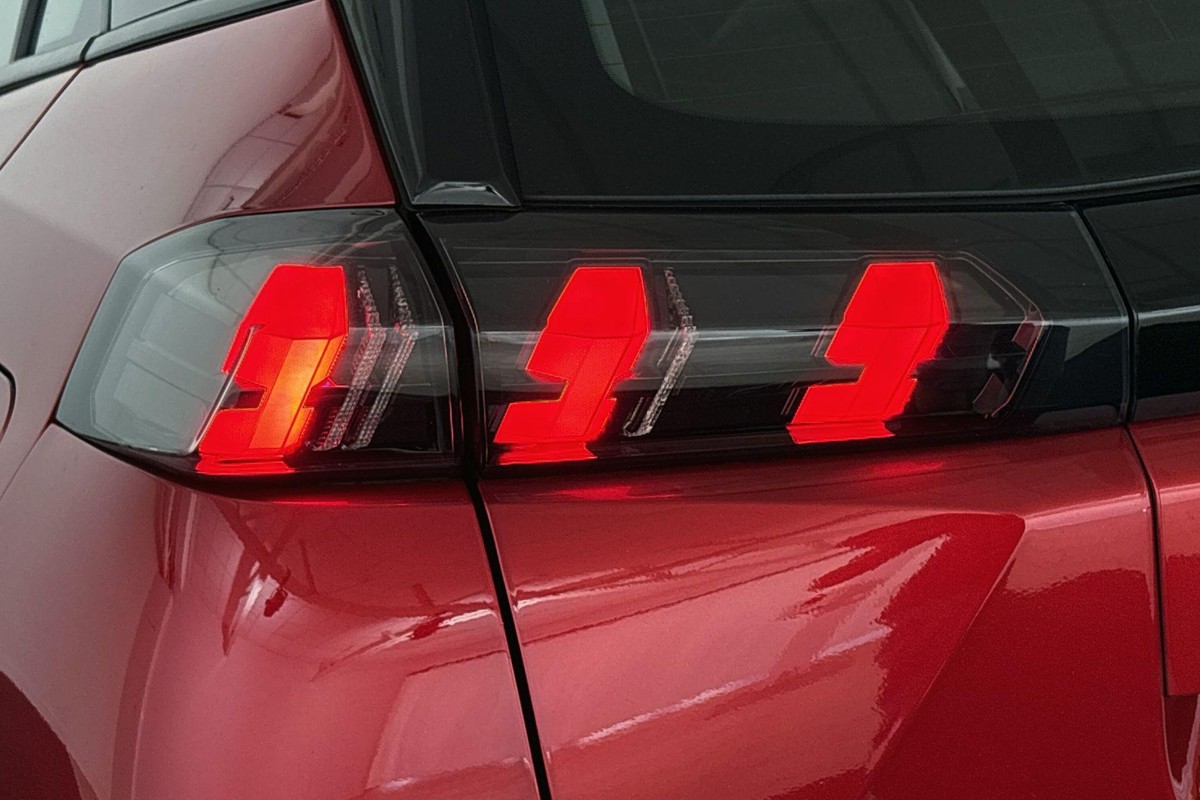 Peugeot e-2008