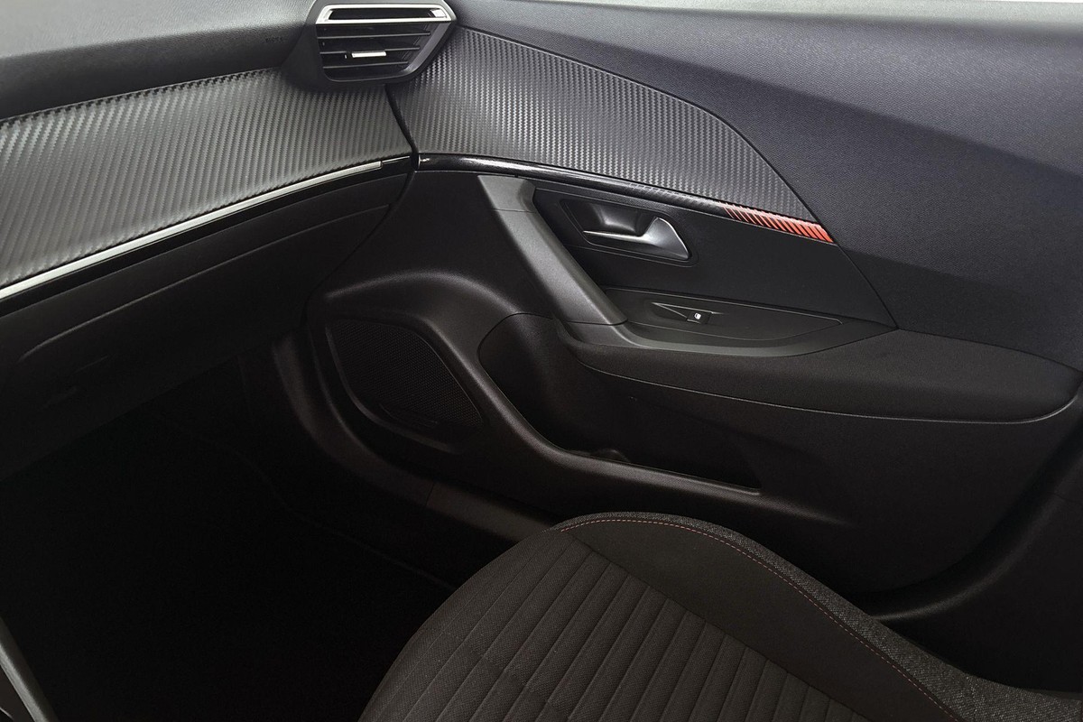 Peugeot e-2008