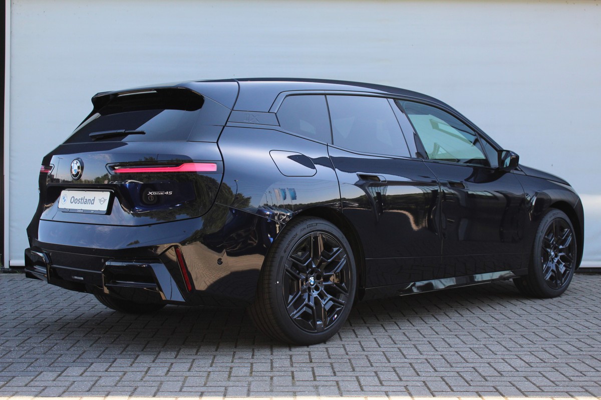 BMW iX