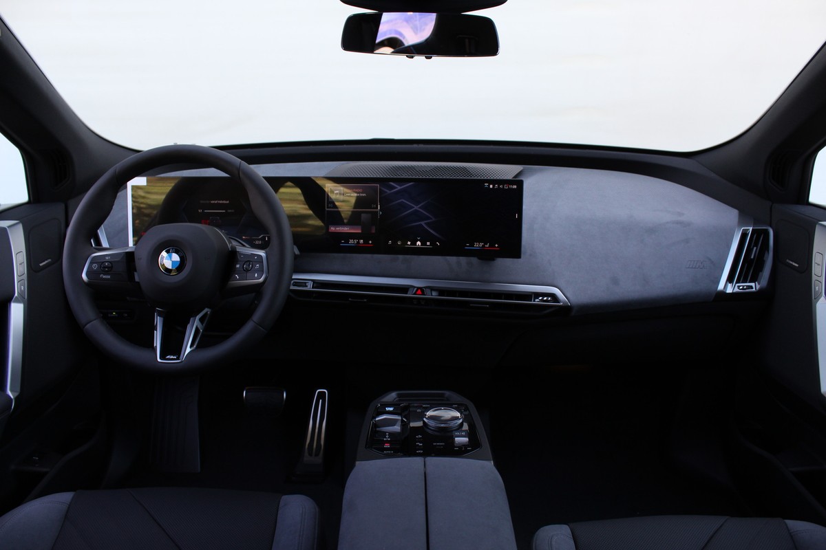 BMW iX