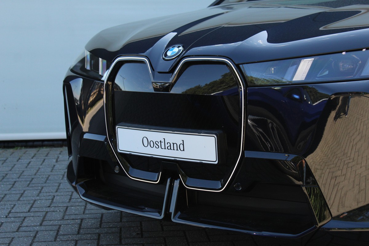 BMW iX