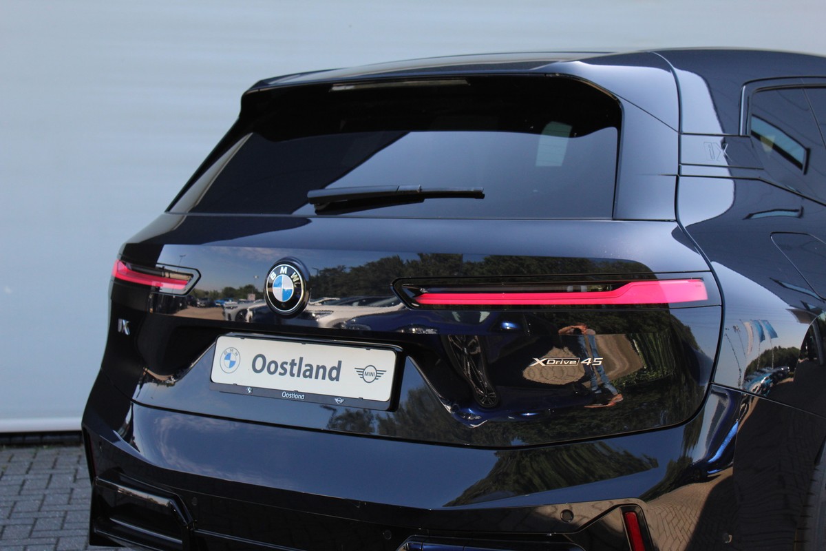 BMW iX