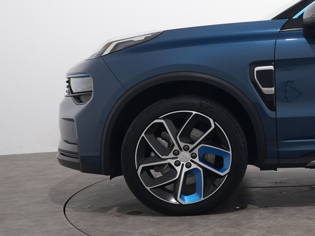 Lynk & Co 01